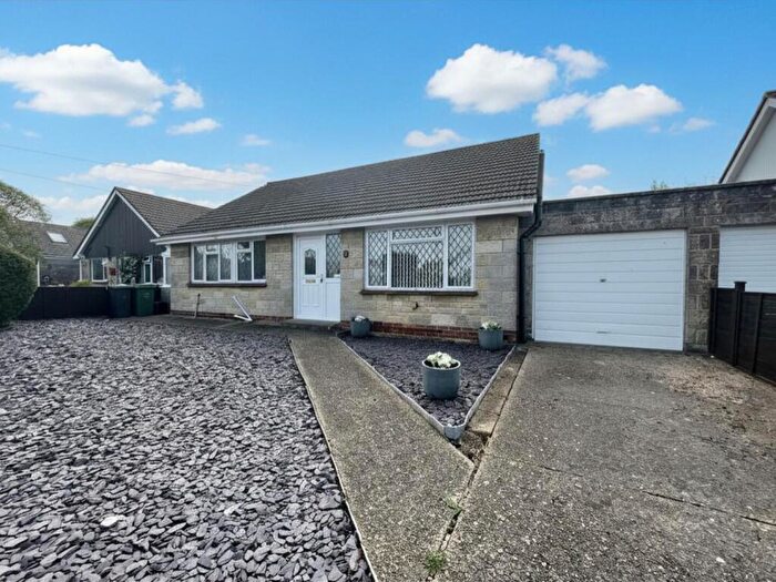 3 Bedroom Semi-Detached Bungalow For Sale In Highfield Road, Cowes, PO31