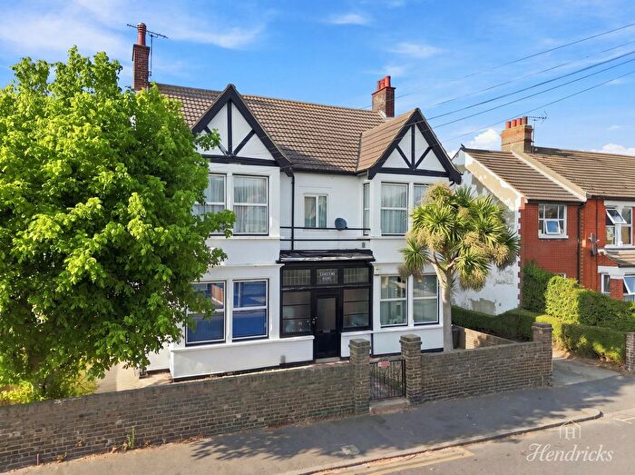 2 Bedroom Flat For Sale In St. Andrews Road, Southend-On-Sea, SS3