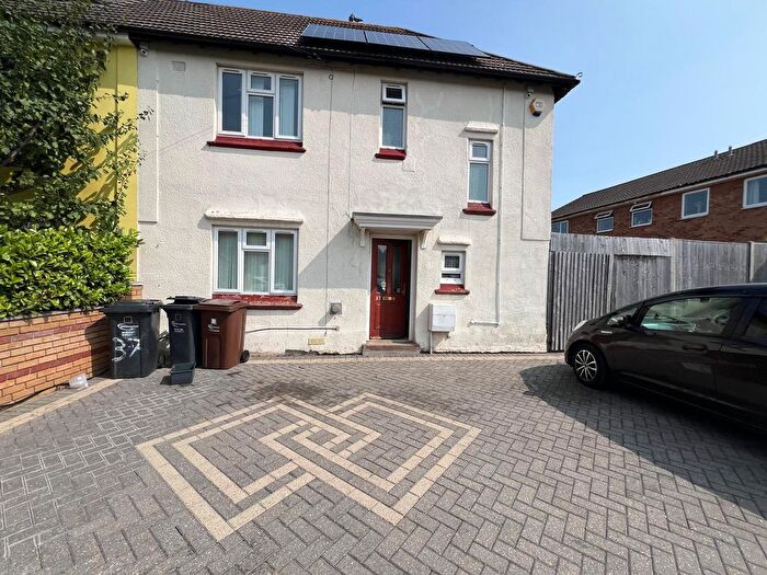 3 Bedroom Semi-Detached House To Rent In Chadwell Heath, RM6