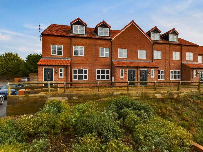 4 Bedroom Town House For Sale In Beckside View, Beeford, Driffield, YO25