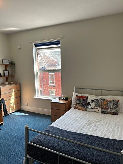 4 Bedroom Semi-Detached House To Rent In Rosa Road, Sheffield, S10