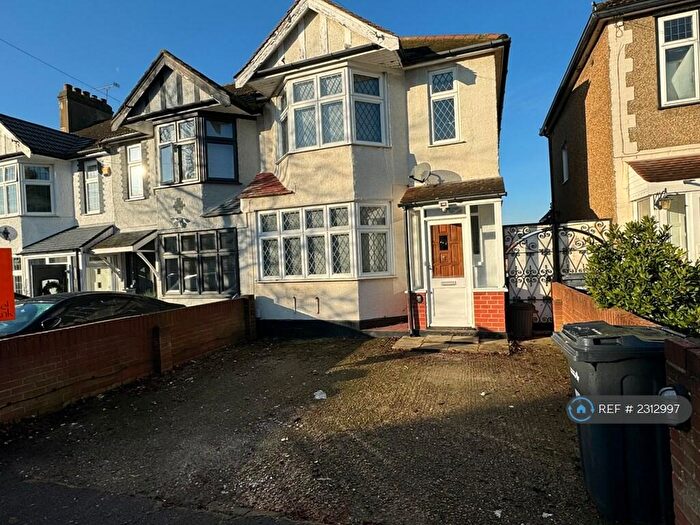 4 Bedroom Detached House To Rent In Crownhill Road, Woodford Green, IG8