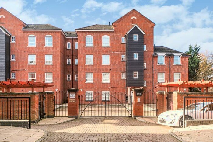 2 Bedroom Apartment To Rent In Hunters Wharf, Reading, RG1