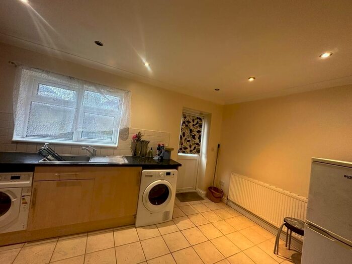 2 Bedroom End Of Terrace House To Rent In Arundel Drive, Harrow, Greater London, HA2