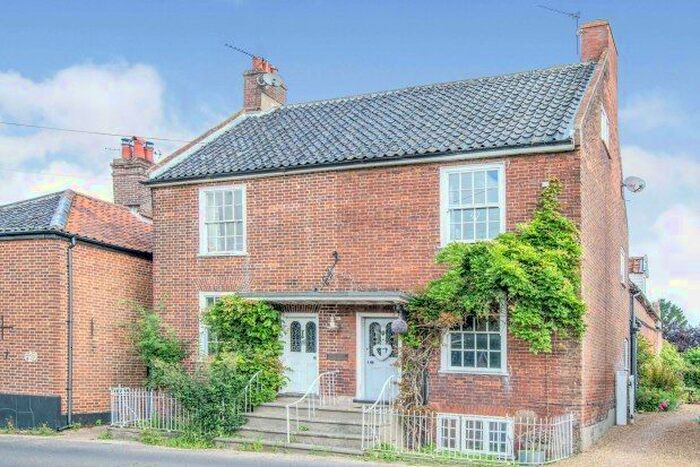 4 Bedroom Semi-Detached House To Rent In Norwich Road, Great Yarmouth, NR29