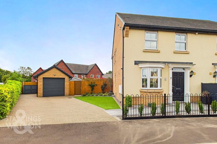 3 Bedroom Semi Detached House For Sale In Hardley Road, Poringland, Norwich, NR14