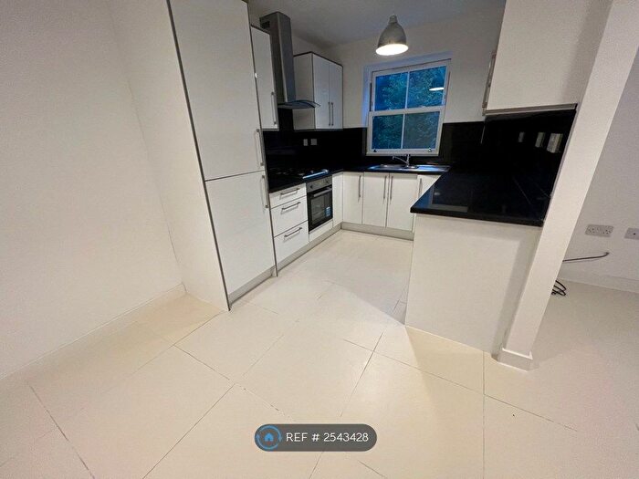 2 Bedroom Flat To Rent In Frith Hill Road, Godalming, GU7