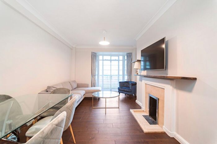3 Bedroom Flat To Rent In Gloucester Place, London, NW1