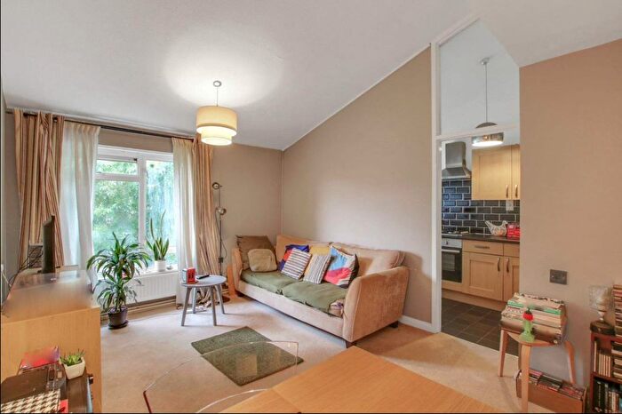 1 Bedroom Flat To Rent In Enfield Close, Uxbridge, UB8