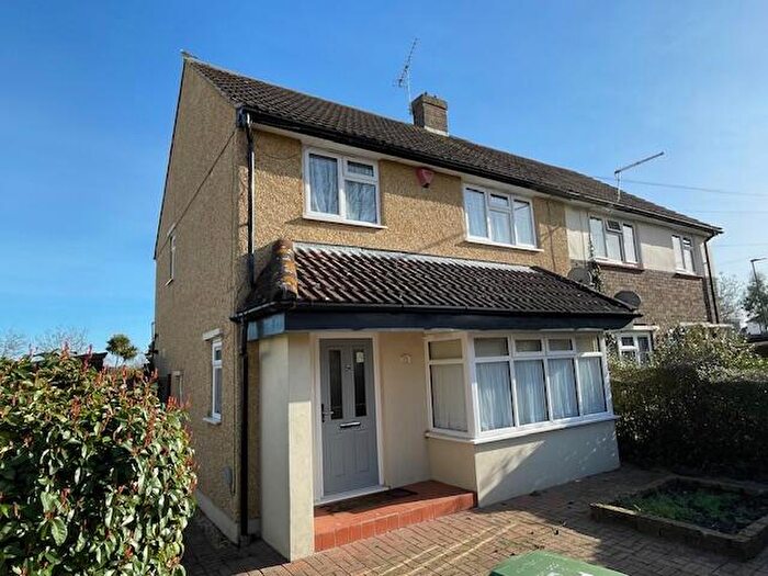 3 Bedroom Semi Detached House For Sale In Burns Close, Welling, Kent, DA16