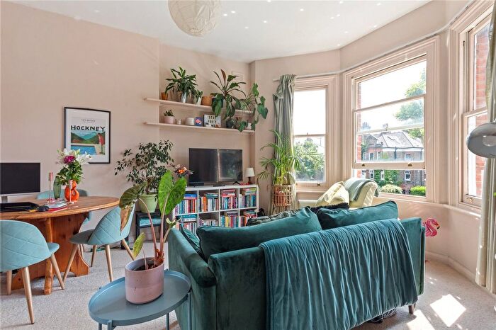 2 Bedroom Flat To Rent In Palace Road, London, SW2