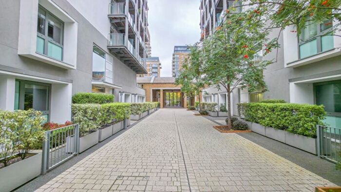 1 Bedroom Apartment For Sale In East Carriage House Royal Carriage Mews, London, SE18