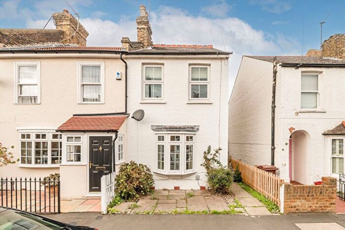 3 Bedroom Property For Sale In Steele Road, Old Isleworth, TW7