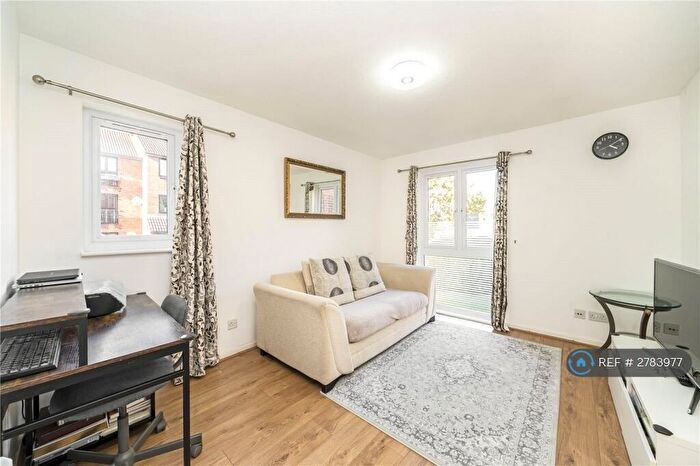 1 Bedroom Flat To Rent In Gables Close, London, SE12