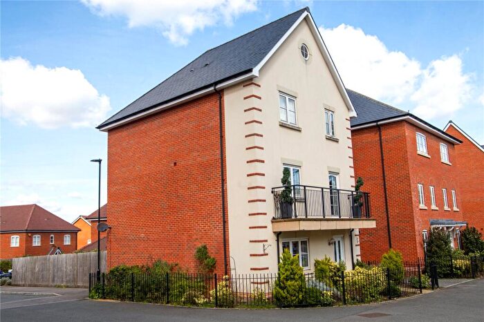 5 Bedroom Detached House For Sale In French Drive, Wellesley, Aldershot, GU11