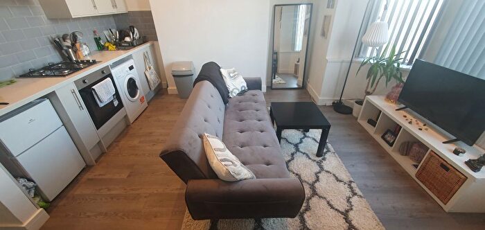 1 Bedroom Flat To Rent In Newport Road, Roath, Cardiff, CF24