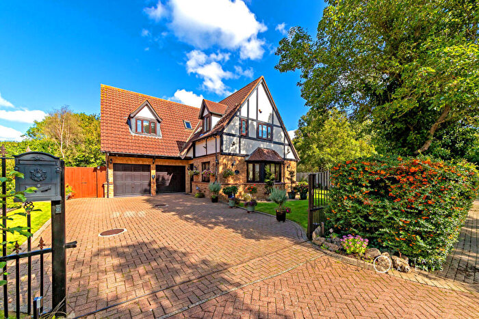 5 Bedroom Detached House For Sale In Selworthy, Furzton, MK4