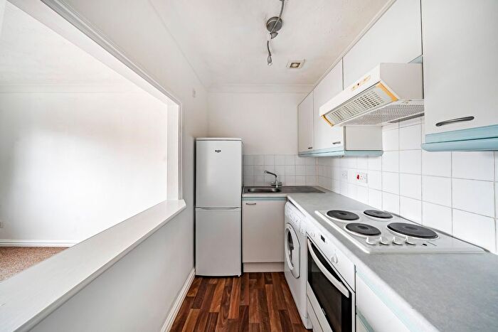 1 Bedroom Flat For Sale In Millbridge Gardens, Sholing, Southampton, Hampshire, SO19