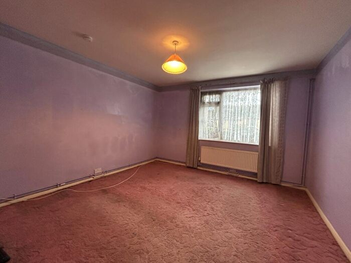 2 Bedroom Flat For Sale In Flat, Pine Lodge, Tonbridge Road, Maidstone, Kent, ME16