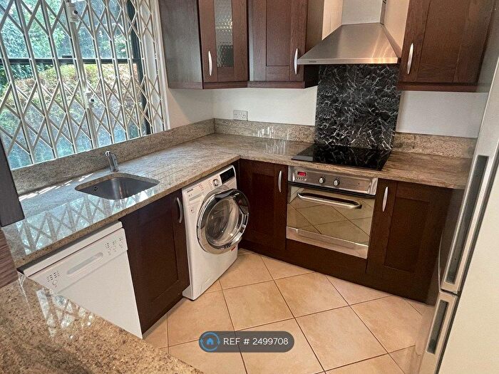 2 Bedroom Flat To Rent In Lorne Gardens, London, W11