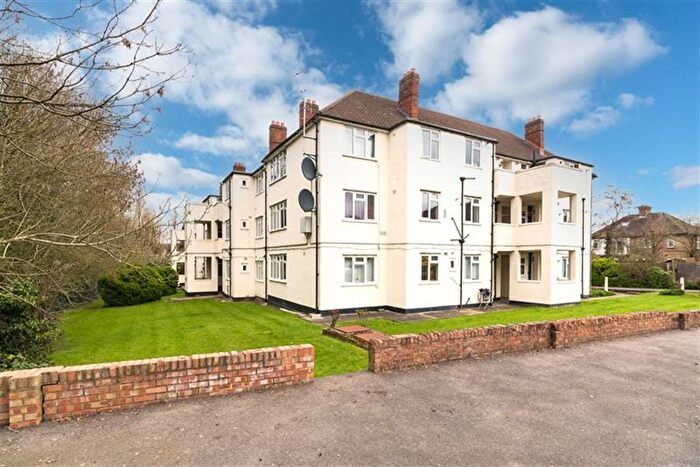 2 Bedroom Flat To Rent In Buckingham Court, Watford Way, Hendon, NW4