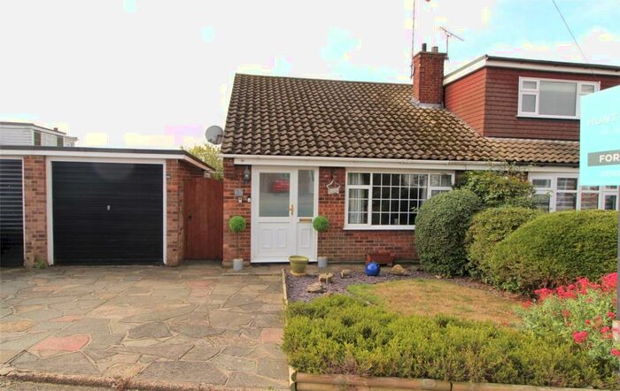 2 Bedroom Bungalow For Sale In Farm Way, Thundersley, Essex, SS7