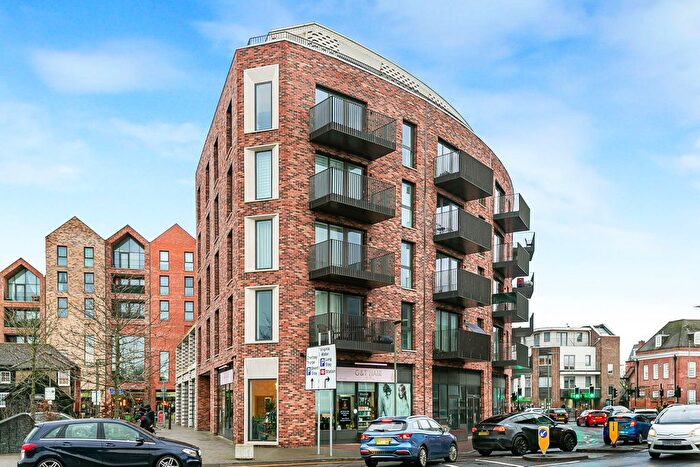 1 Bedroom Flat For Sale In Station Road North, Egham, Surrey, TW20