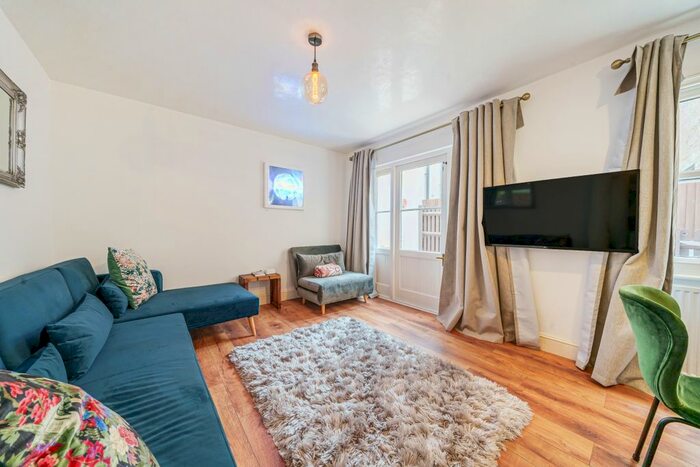 3 Bedroom Terraced House To Rent In Gloucester Road, Brighton, BN1