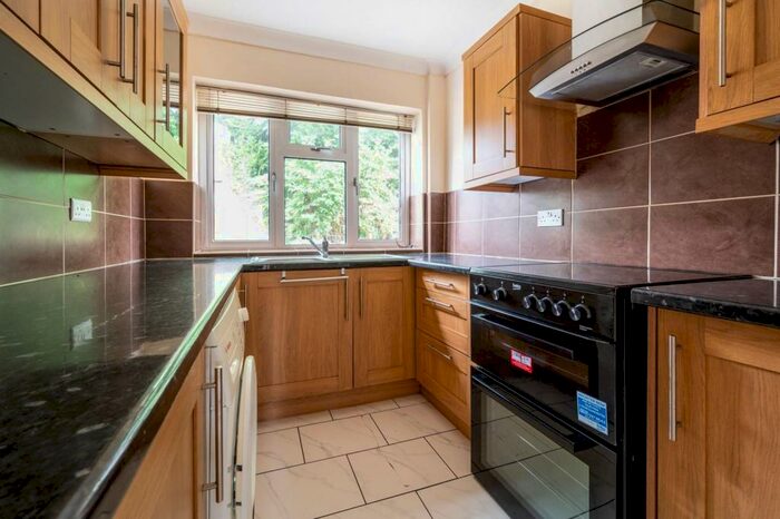 4 Bedroom Detached House To Rent In Aldershot Road, Guildford, , Guildford, GU2