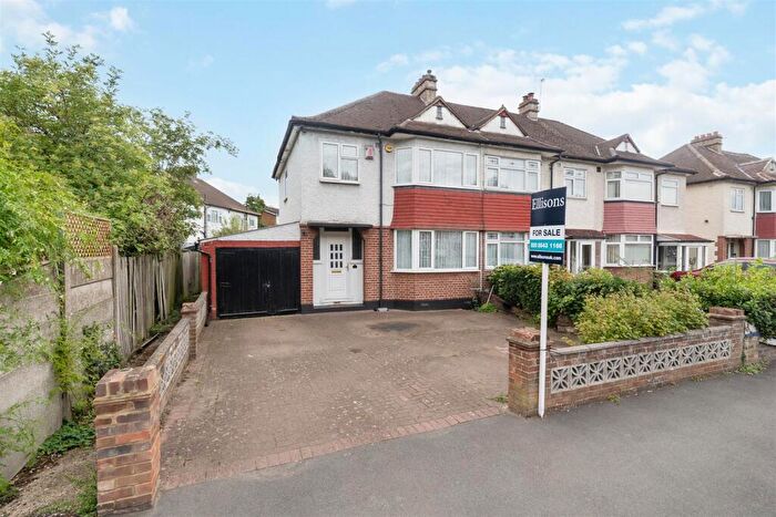 3 Bedroom End Of Terrace House For Sale In Wandle Road, Morden, SM4