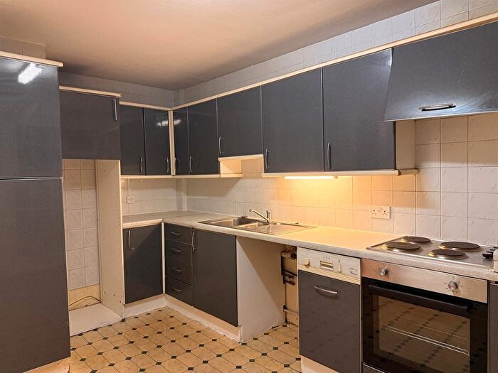 2 Bedroom Flat To Rent In Clark Street, Tower Hamlets, London, E1
