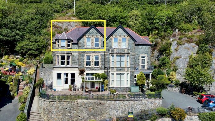 1 Bedroom Apartment For Sale In Hendre Hall, Barmouth, LL42