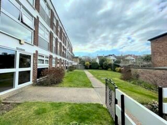 2 Bedroom Flat To Rent In Nadir Court, Wanstead, E11