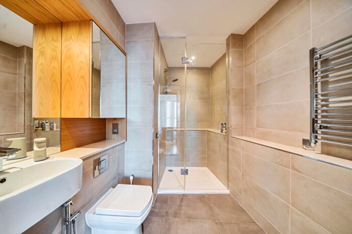 1 Bedroom Flat For Sale In Crossharbour Plaza London, E14