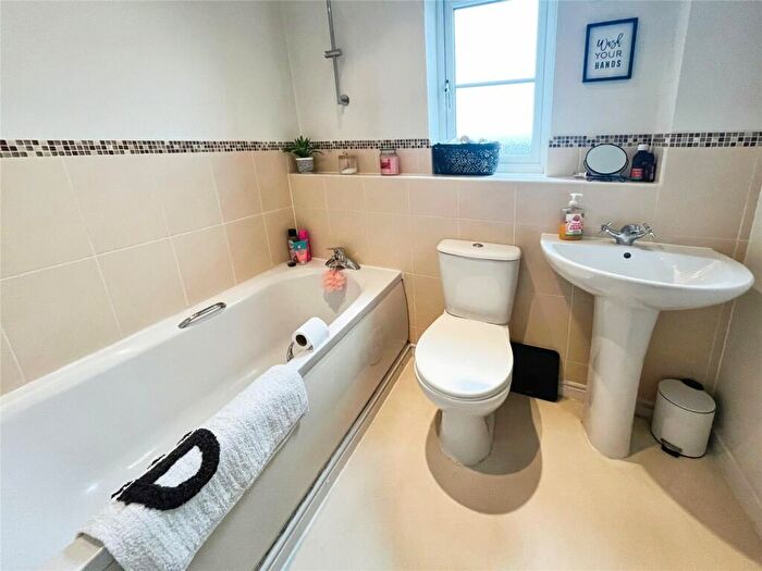 3 Bedroom Semi-Detached House For Sale In Weavers Close, Bulkington, Bedworth, Warwickshire, CV12