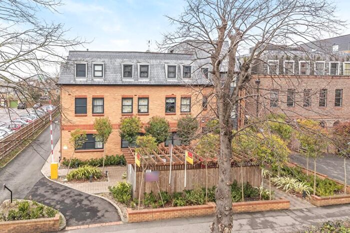 2 Bedroom Flat To Rent In Slough, Berkshire, SL1