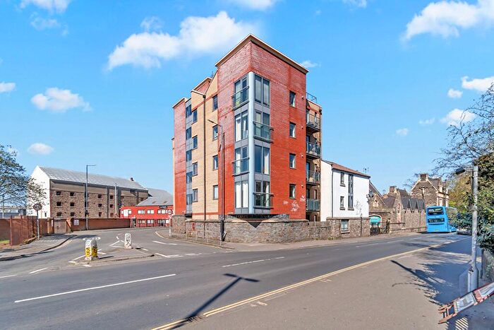 2 Bedroom Flat For Sale In Pennywell Road, Bristol, BS5