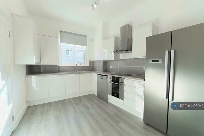 4 Bedroom Flat To Rent In Globe Road, London, E2