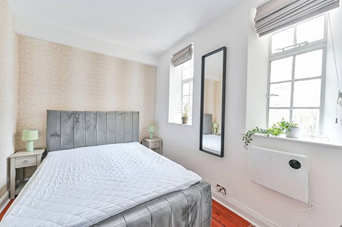 2 Bedroom Flat To Rent In Seymour Street, Marylebone, London, W1H