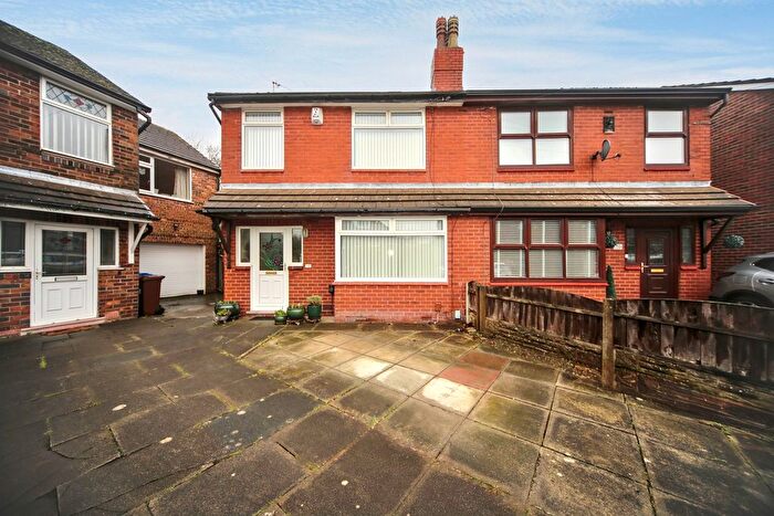 3 Bedroom Semi-Detached House For Sale In Munro Avenue, Orrell, WN5
