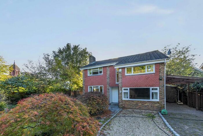 5 Bedroom Detached House To Rent In Cedar Heights, Richmond, TW10