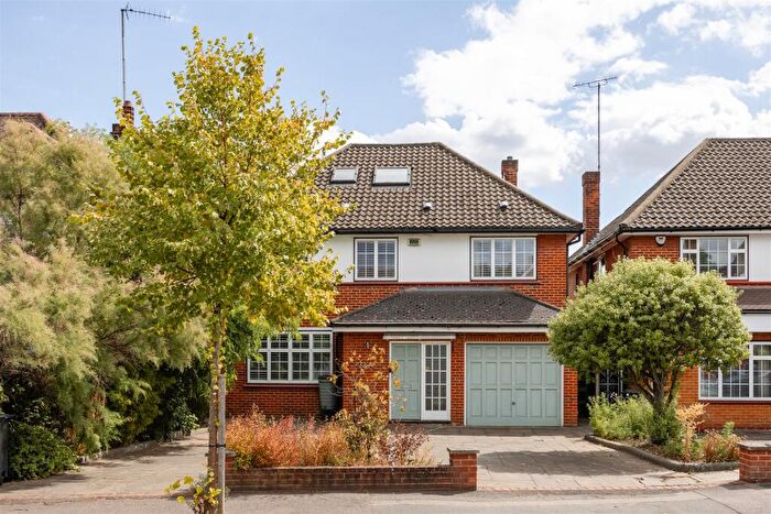 5 Bedroom Detached House For Sale In Grove Park, Wanstead, E11