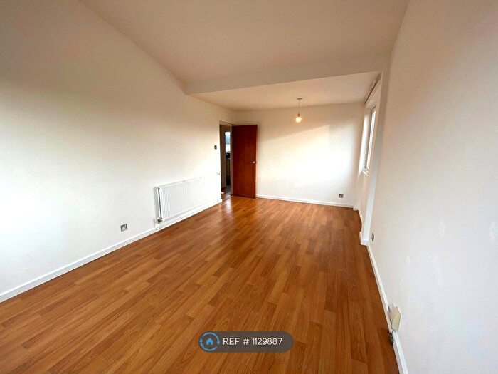 1 Bedroom Flat To Rent In Wellesley Road, Strawberry Hill, TW2