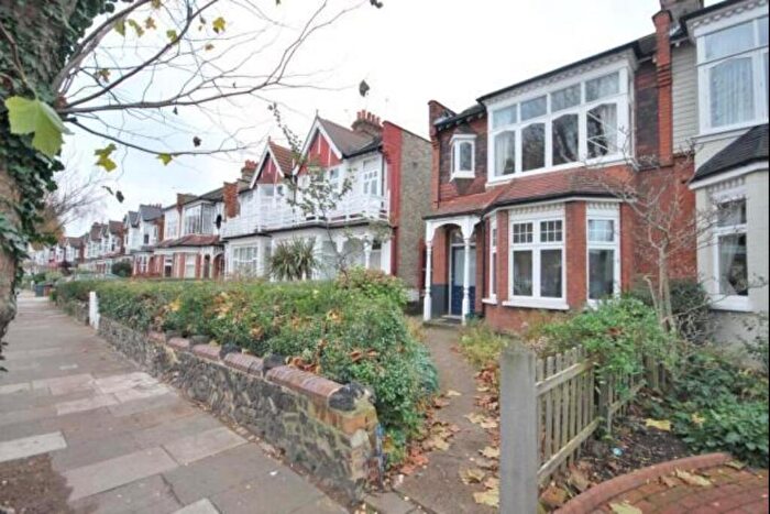 1 Bedroom Flat To Rent In Farrer Road London, N8