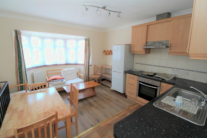 2 Bedroom Maisonette To Rent In Avondale Gardens, Hounslow, TW4