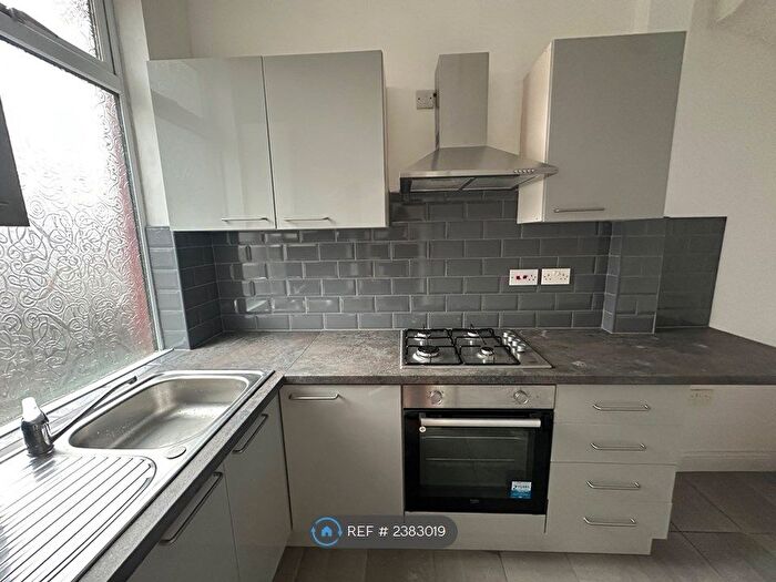 2 Bedroom Terraced House To Rent In Clifton Avenue, Leeds, LS9