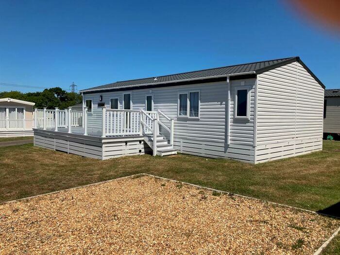 3 Bedroom Park Home For Sale In Wilksworth, Furzehill, Wimborne, BH21