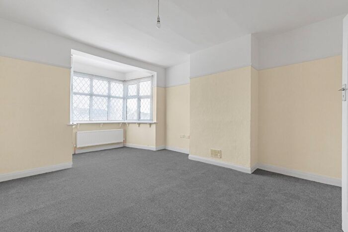 2 Bedroom Flat To Rent In High Street, Hornchurch, RM12