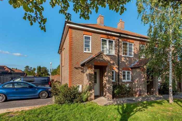 2 Bedroom End Of Terrace House To Rent In Pecketts Gate, Chichester, PO19