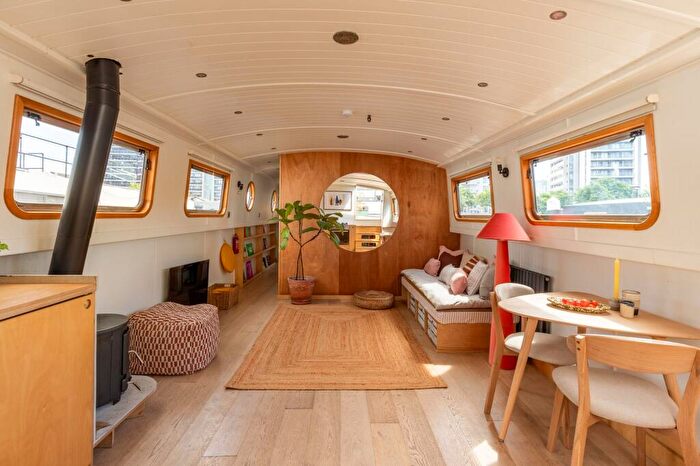 2 Bedroom House Boat For Sale In Boardwalk Place, Poplar, E14